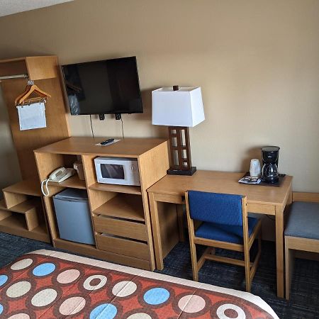 Super 8 By Wyndham Baxter/Brainerd Area Hotel Buitenkant foto