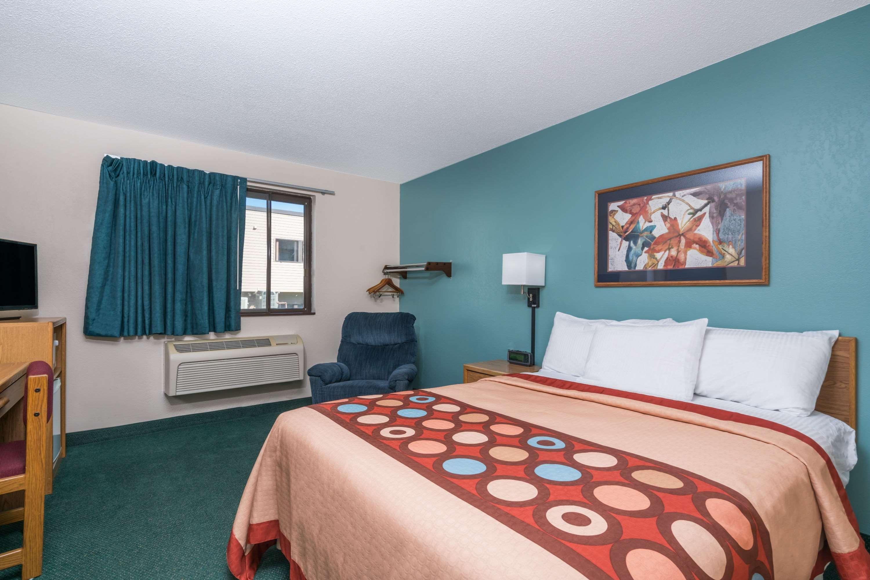 Super 8 By Wyndham Baxter/Brainerd Area Hotel Buitenkant foto