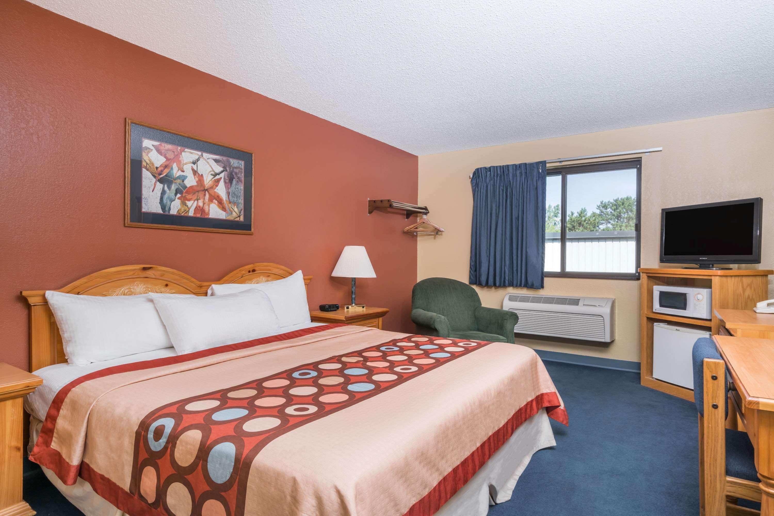 Super 8 By Wyndham Baxter/Brainerd Area Hotel Buitenkant foto