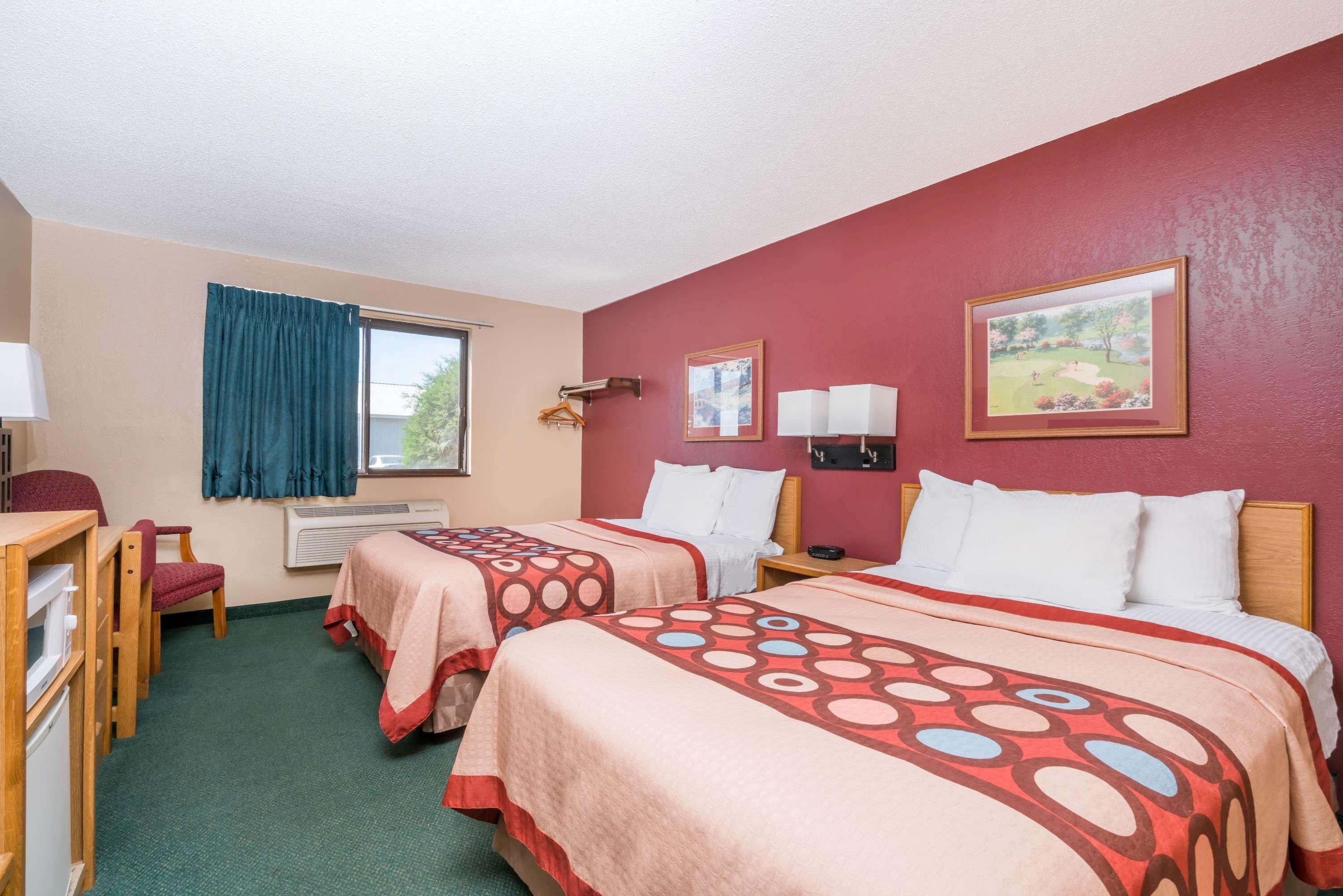 Super 8 By Wyndham Baxter/Brainerd Area Hotel Buitenkant foto
