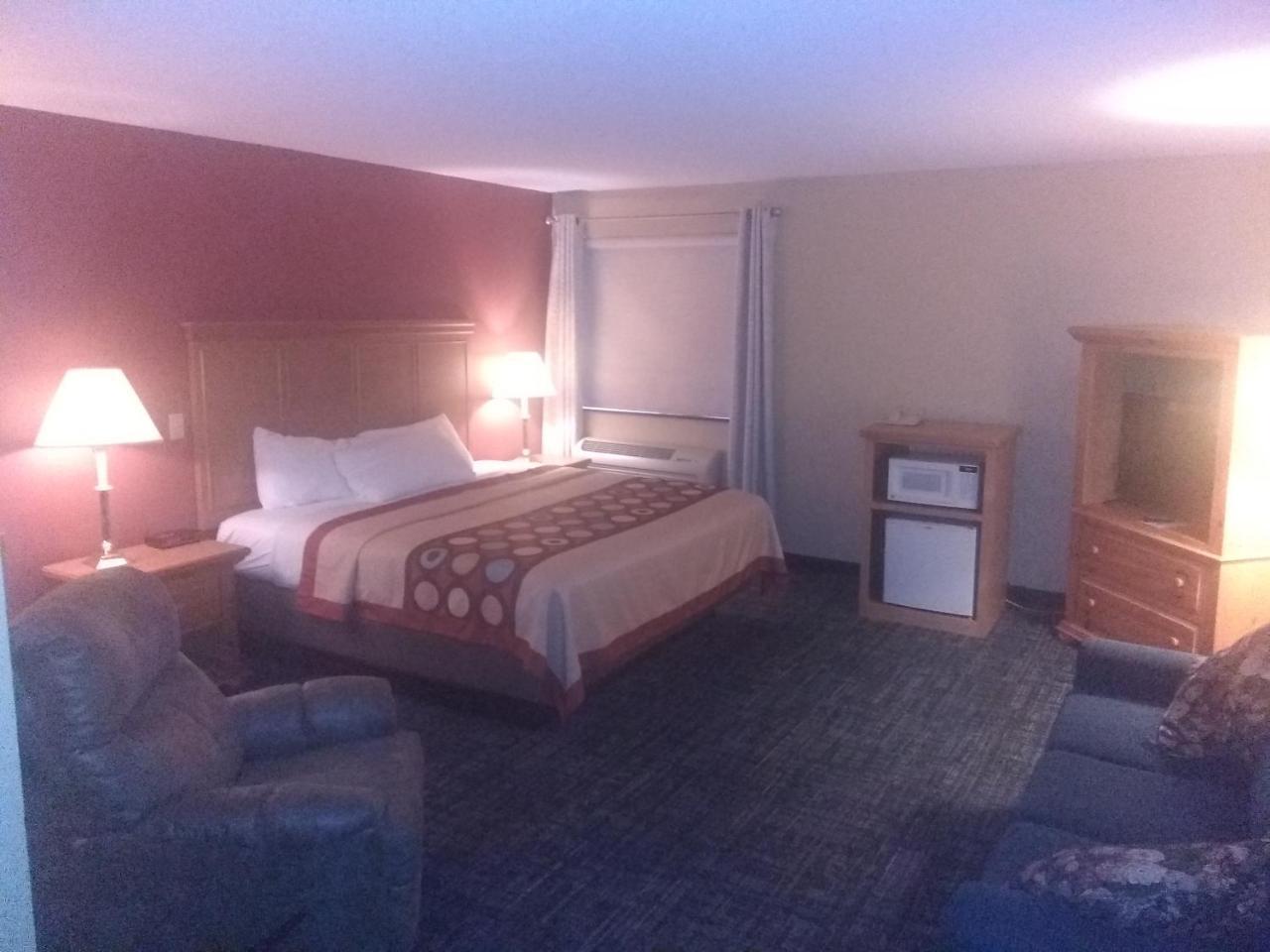 Super 8 By Wyndham Baxter/Brainerd Area Hotel Buitenkant foto