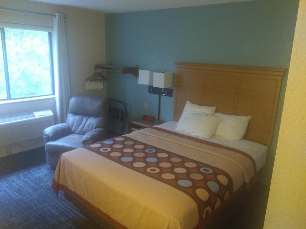 Super 8 By Wyndham Baxter/Brainerd Area Hotel Buitenkant foto